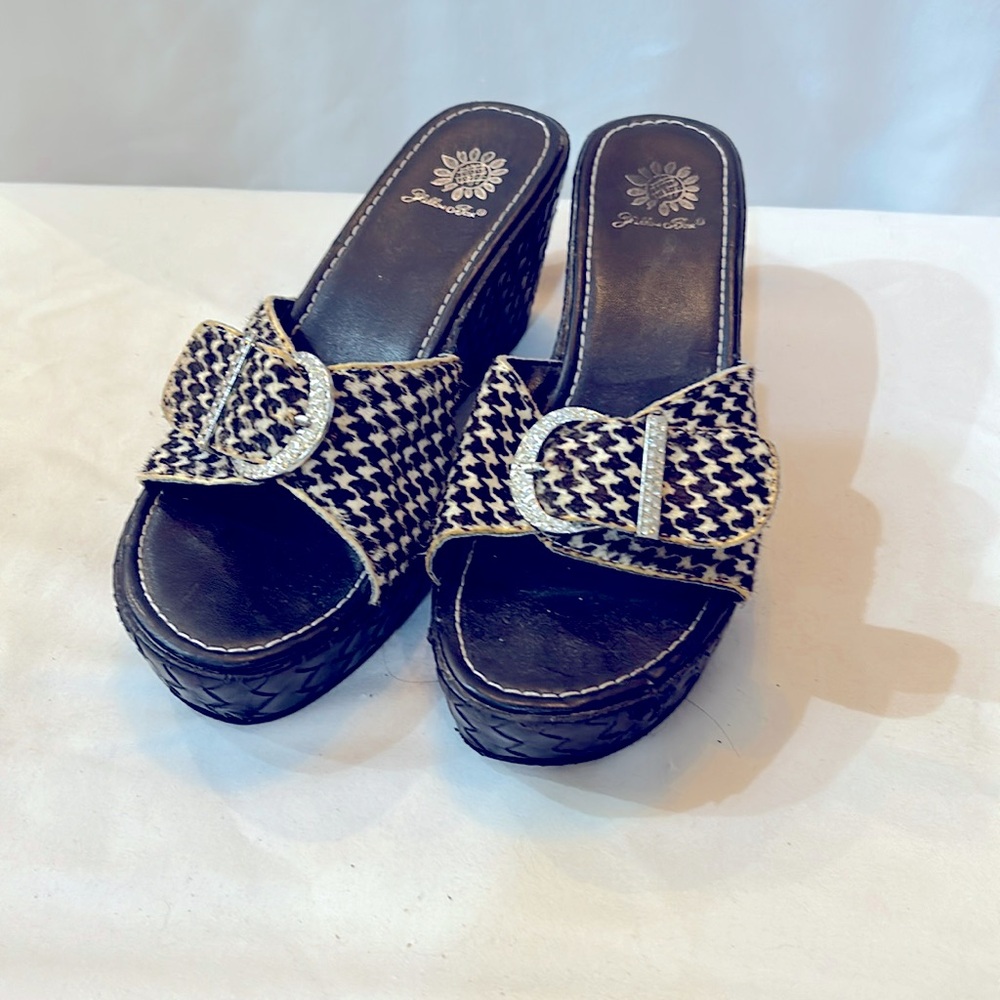 Wedge Houndstooth Heel